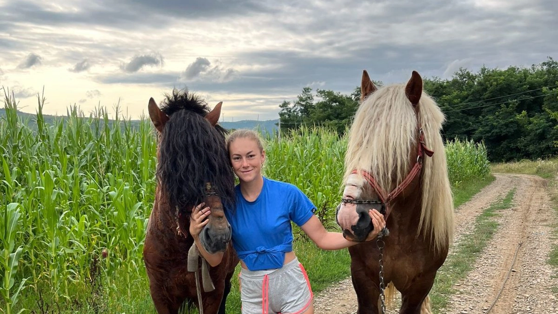 Forță, pasiune și ambiție! O tânără din Iași se împarte între ferma zootehnică și terenul de rugby! 