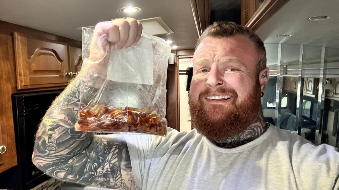 Incredibil ce a putut să facă acest bărbat! A mâncat 3 kilograme de Haribo și a ajuns la spital în stare gravă