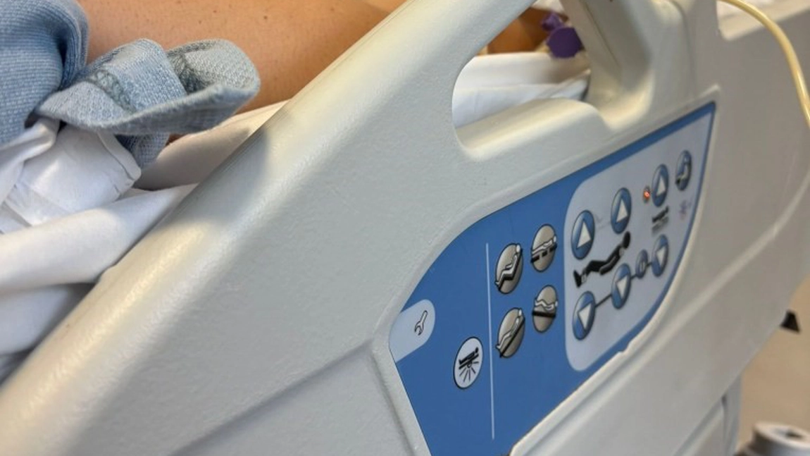 După o intervenție estetică, o mamă a fost resuscitată de două ori. Femeia va urma un tratament pe viață