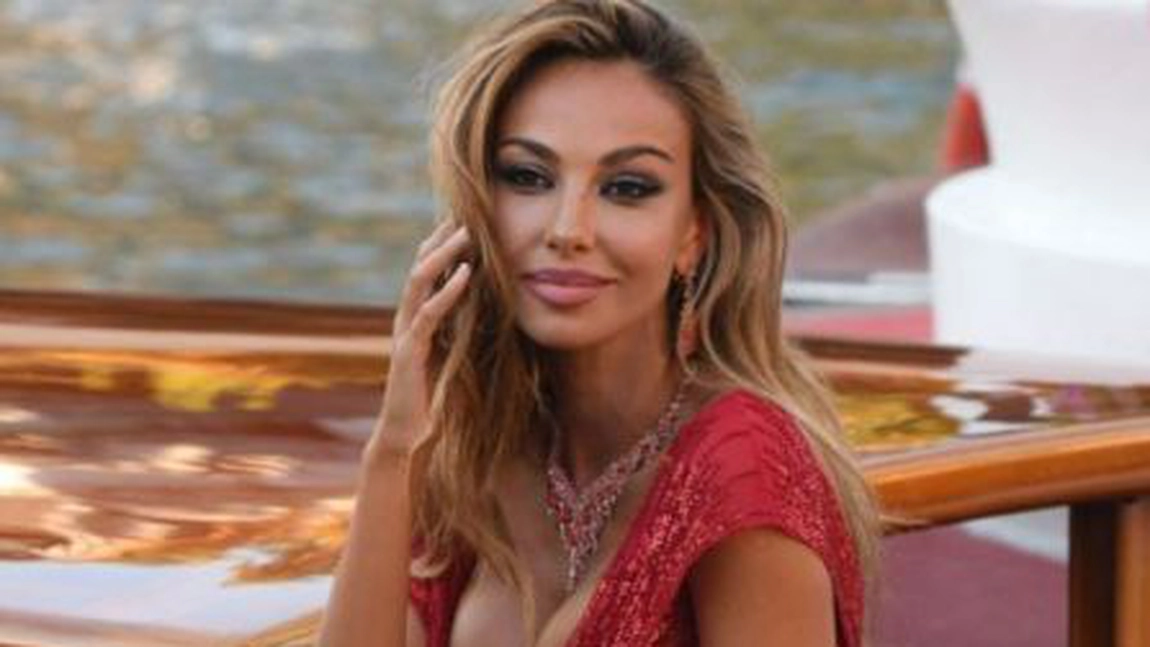Mădălina Ghenea impresionează la Palatul Parlamentului la lansarea cărții Anastasiei Soare – GALERIE FOTO.