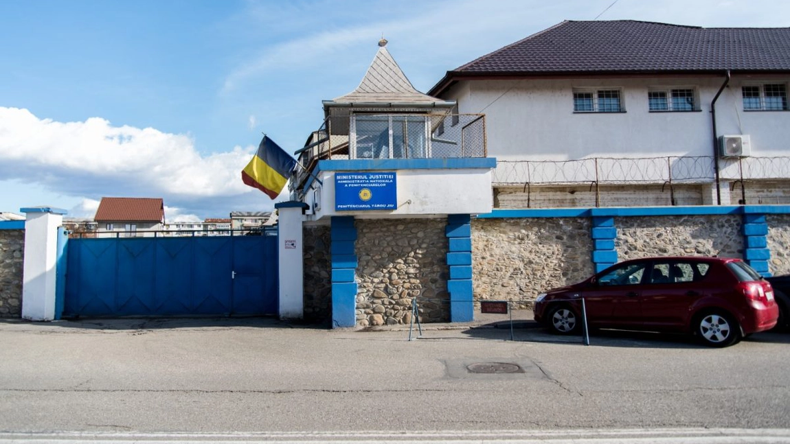 Un deținut din Târgu Jiu și-a redus ilegal pedeapsa după ce a spart sistemul informatic al penitenciarului