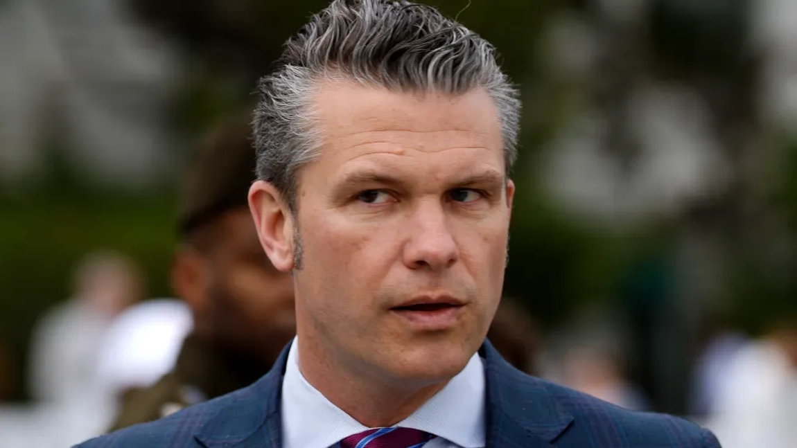 Avionul șefului Pentagonului, forțat să aterizeze de urgență!