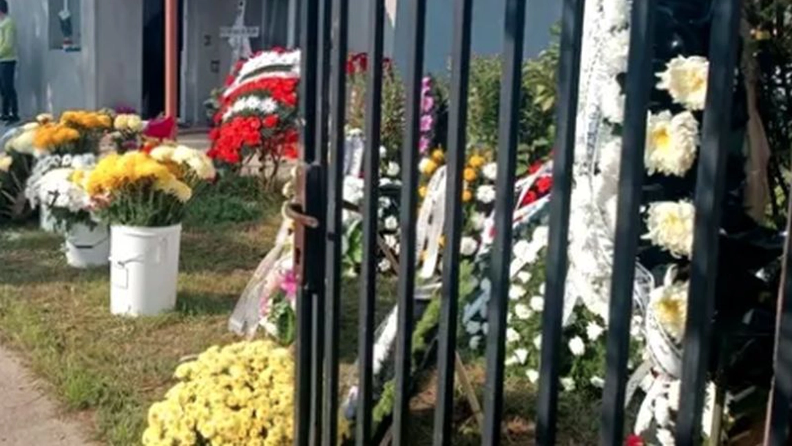 Gestul emoționant al mamei Mirelei, tânăra gravidă decedată în explozia din Rahova, la mormântul ei.