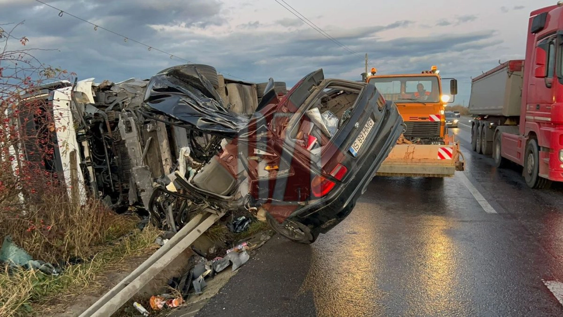 Accident rutier cumplit la Bălțați! Un BMW a intrat în plin într-un camion. Două persoane au murit - EXCLUSIV, UPDATE