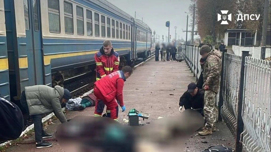 Patru morți și peste zece răniți, după ce un bărbat a detonat o bombă într-o gară