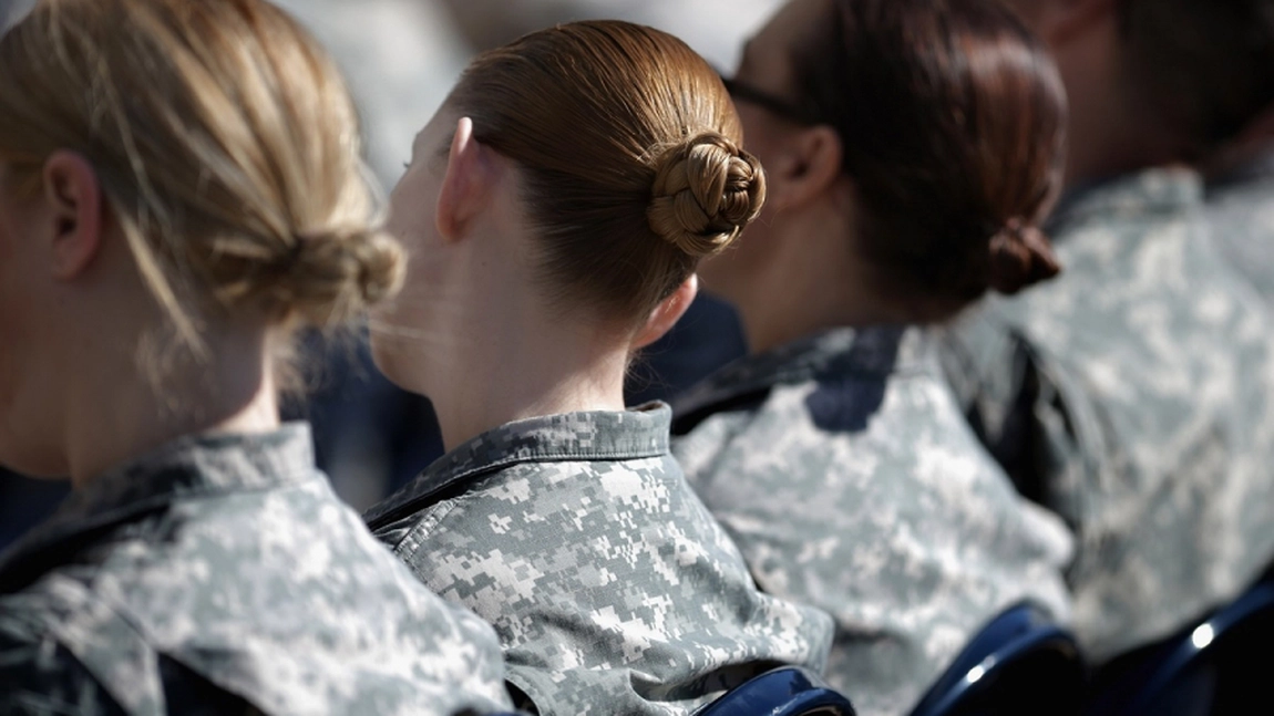 Este oficial! Femeile vor putea merge în armată din 2026!