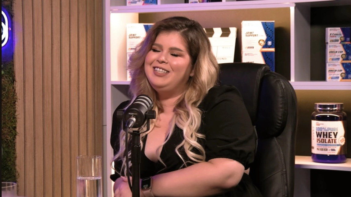 Ioana-Mădălina Matrana a reușit să își construiască o frumoasă carieră în domeniul machiajului! Aceasta afirmă că machiajul devine artă atunci când este purtat cu încredere!