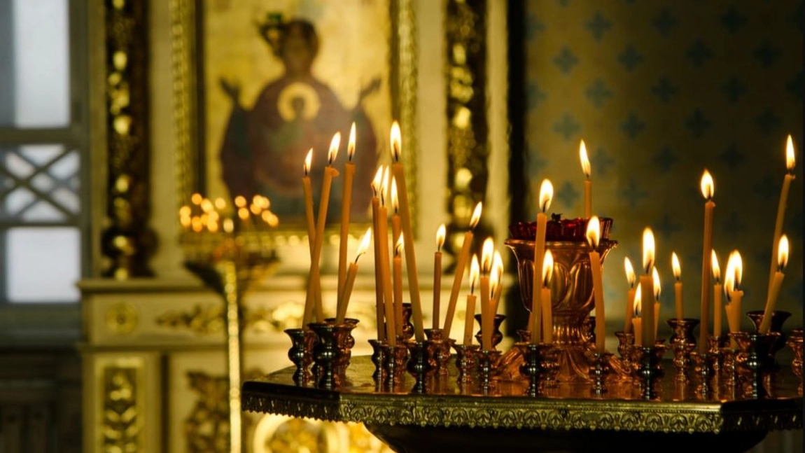 Ce nu au voie să facă femeile de Moșii de toamnă 2025. Tradiții, rugăciuni și semnificații