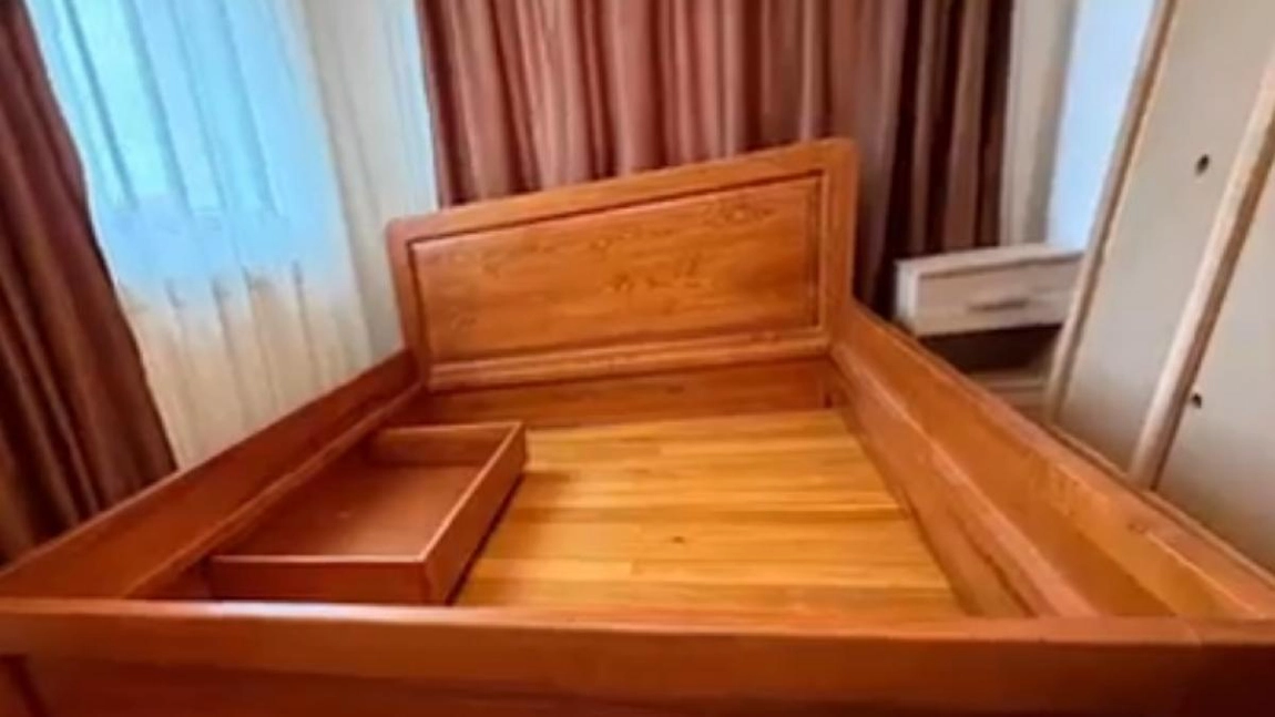 Cum arată patul pe care ANAF l-a scos la licitaţie pe Internet! Val de ironii