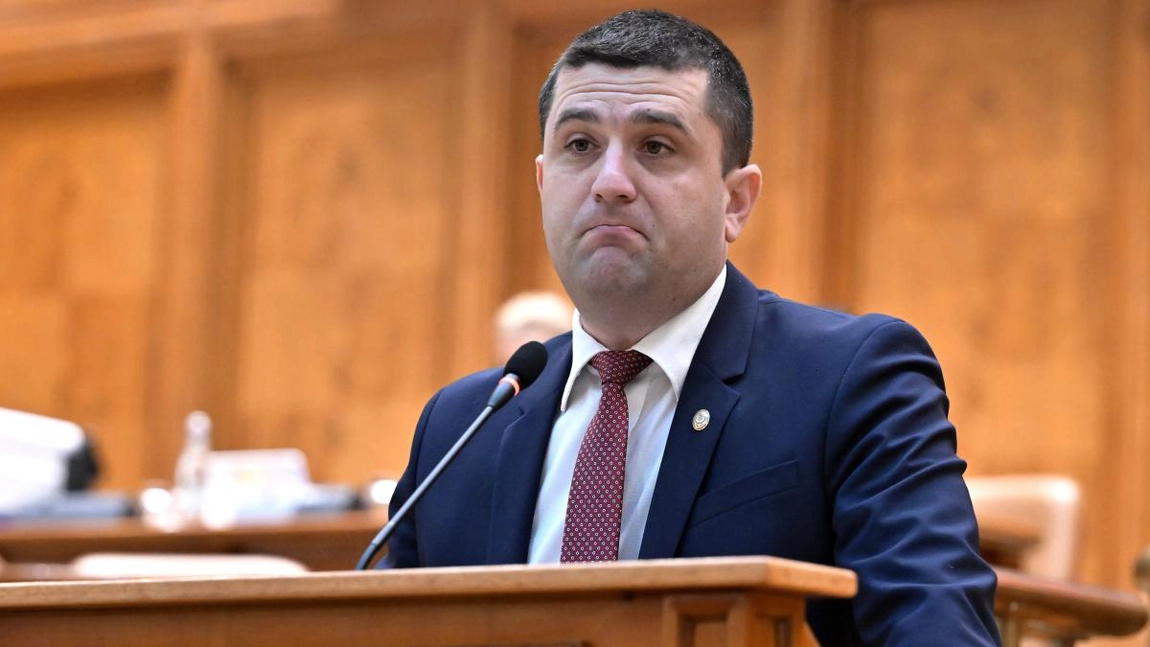 Radu Miruță, convocat pentru explicații în Parlament.