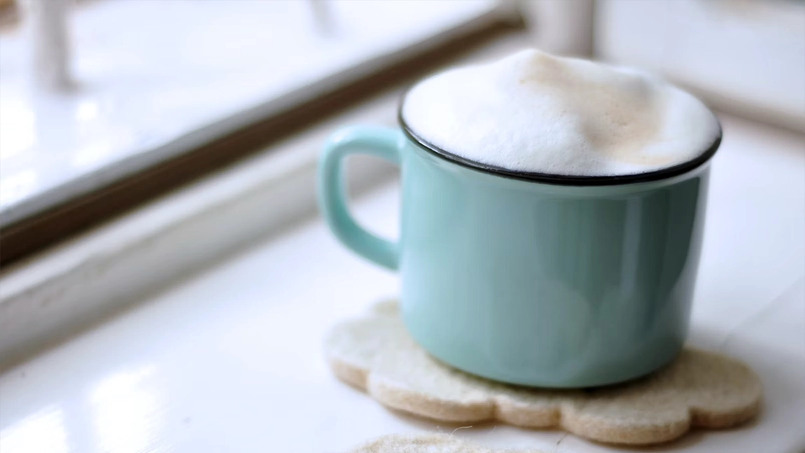 Cum se face spumarea laptelui? Iată câteva trucuri pentru băuturi cu adevărat delicioase și foarte cremoase