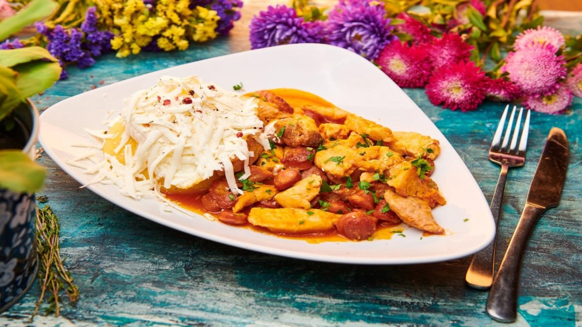 Tochitura dobrogeană – Rețetă simplă și delicioasă pentru un preparat autentic, ce merită cu siguranță încercat măcar o singură dată