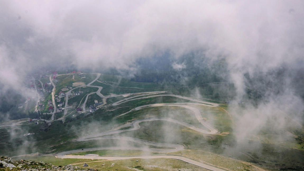 Transfăgărășanul și Transalpina, închise oficial până în primăvară! „Fenomenele meteo extreme pot apărea în orice moment”