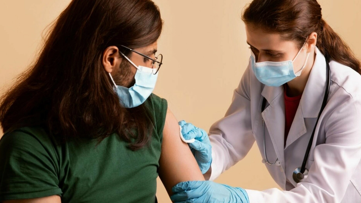 Vaccinul anti-HPV, gratuit pentru tinerii de până la 26 de ani începând de miercuri, 1 octombrie 2025