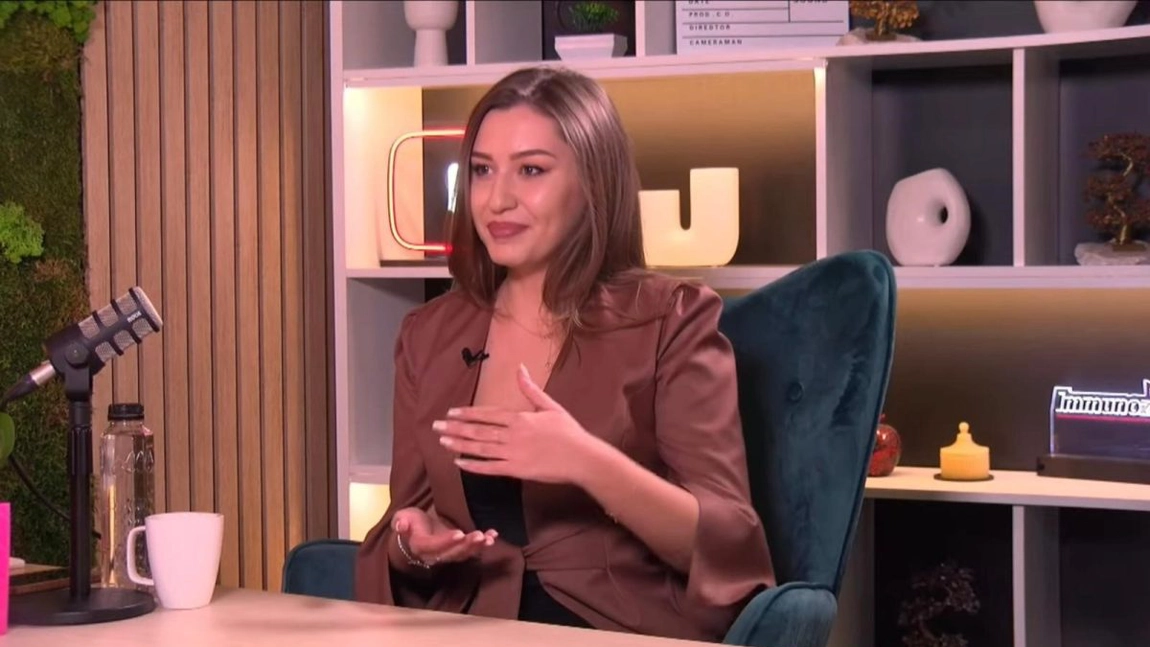 Fondatoarea DCode, Denisa Gavrilă, a transformat o simplă pasiune pentru educație într-o afacere de succes. Explică informatica pe înțelesul tuturor