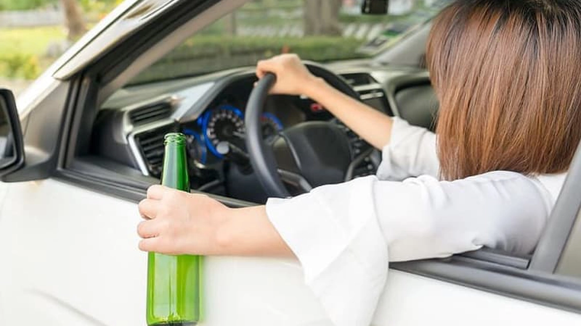 Dacă nici ea nu e „Regina Șprițului”, atunci cine? O tânără de 32 de ani a fost prinsă la volan cu o alcoolemie de peste 1,10 mg/l alcool pur în aerul expirat