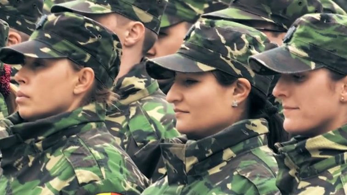 Femeile vor face armată, în România! Suma impresionantă pe care o vor primi