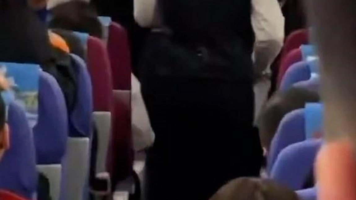 Scandal uriaș provocat de o femeie însărcinată într-un avion! A țipat timp de o oră