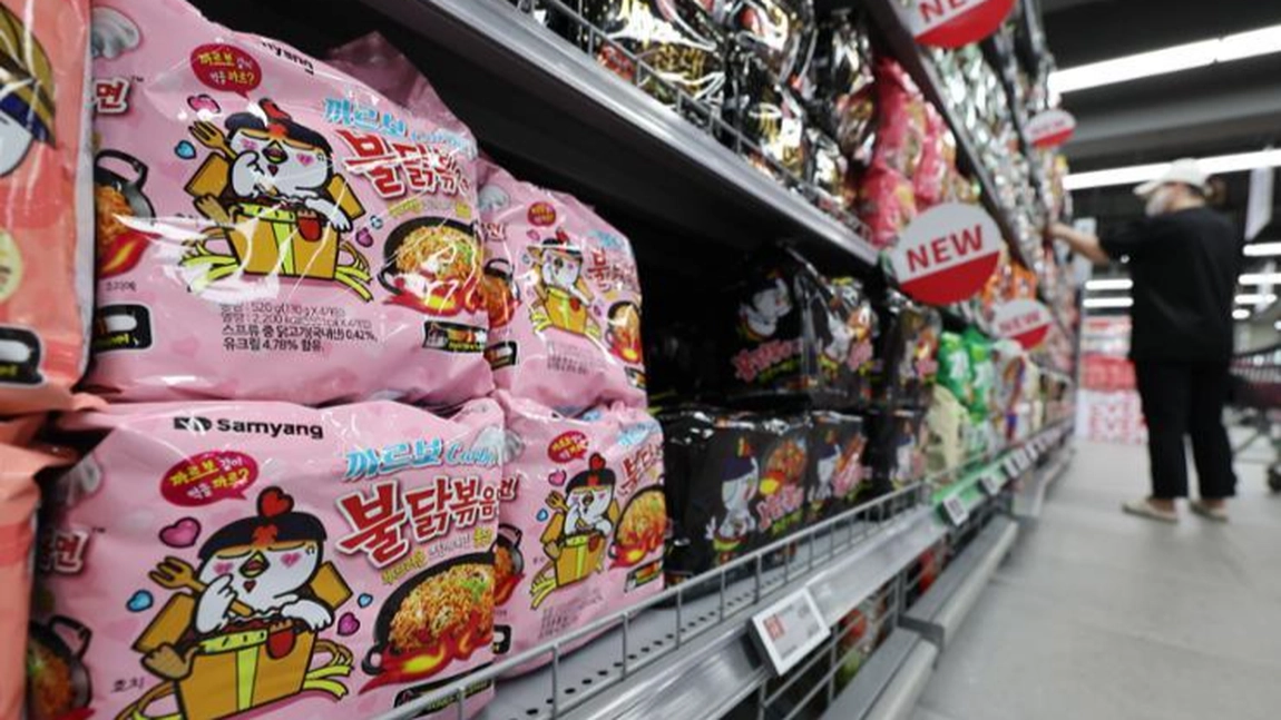 Buldak Carbonara. Iată cât de periculoși pot fi, de fapt, acești tăiței extrem de picanți!