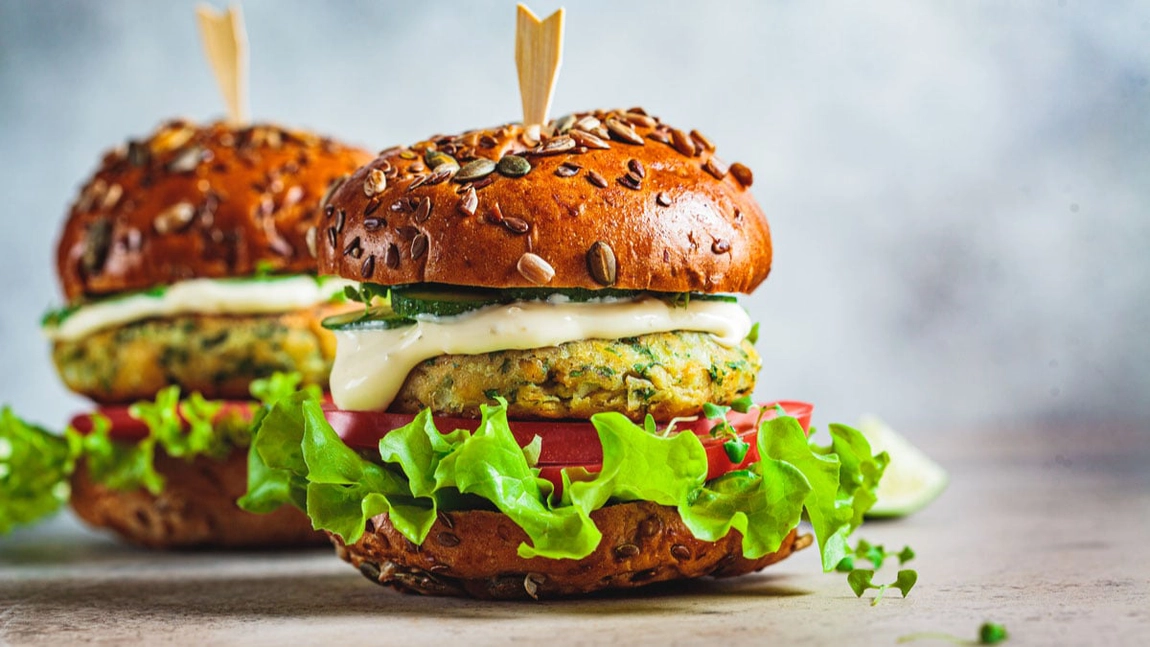 Rețeta pentru burger vegetal – Preparat simplu și delicios, ideal pentru orice ocazie