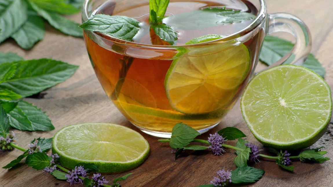 Cele mai bune ceaiuri pentru stomac și intestine. Află cum îmbunătățesc funcția digestivă!