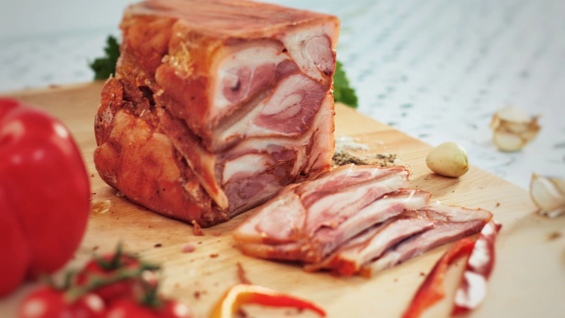 Rețeta pentru un ciolan presat delicios – Mezel de casă, simplu de făcut și mult mai sănătos