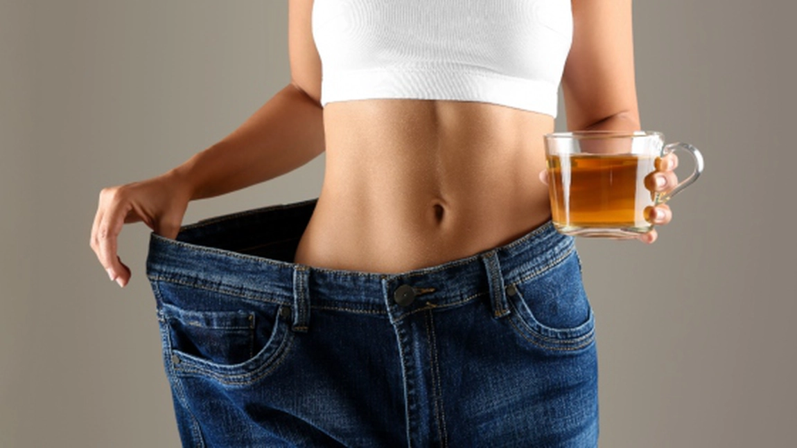 Cura de slăbit cu ceai de rozmarin. Află cum poți să scapi de kilogramele în plus!