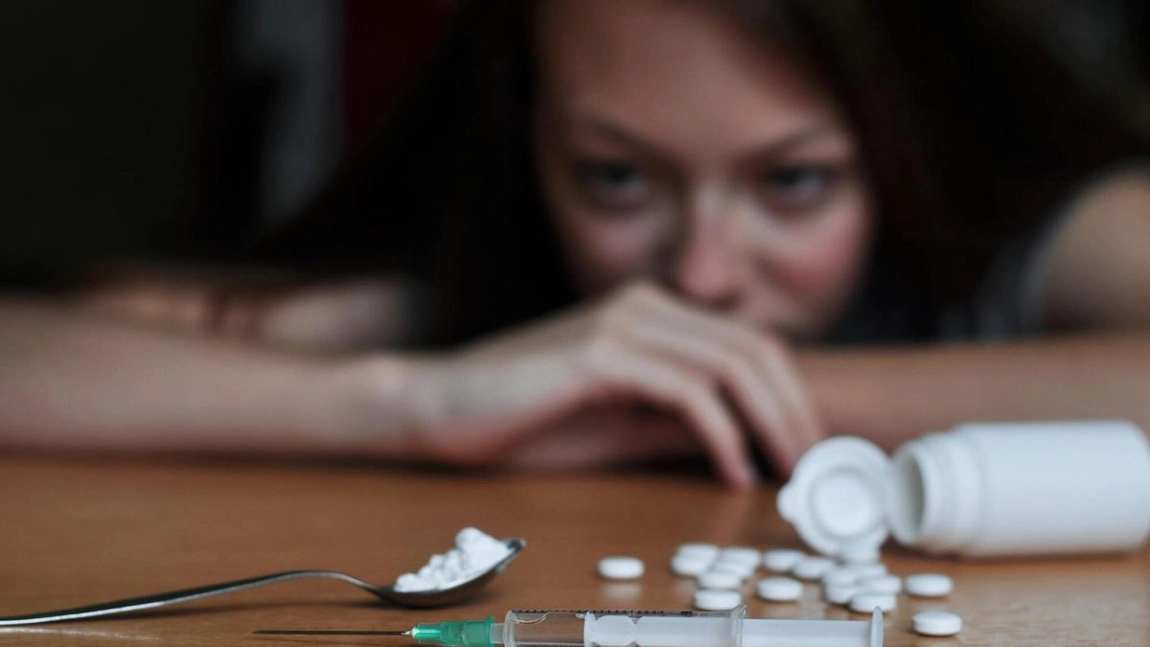 Ce înseamnă dependența de droguri? Efectele substanțelor interzise și cum recunoști dependența