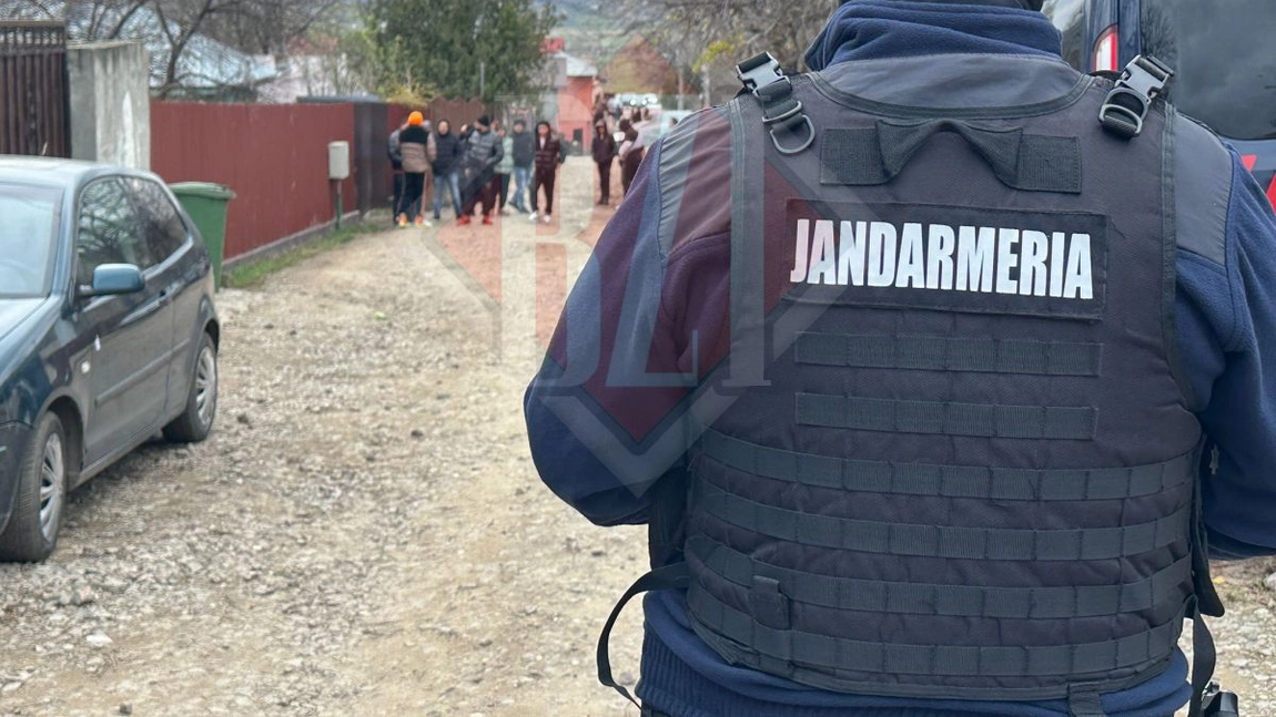 Mascații au luat cu asalt cartierul Păcureț. Sunt descinderi în mai multe locații din Iași - UPDATE