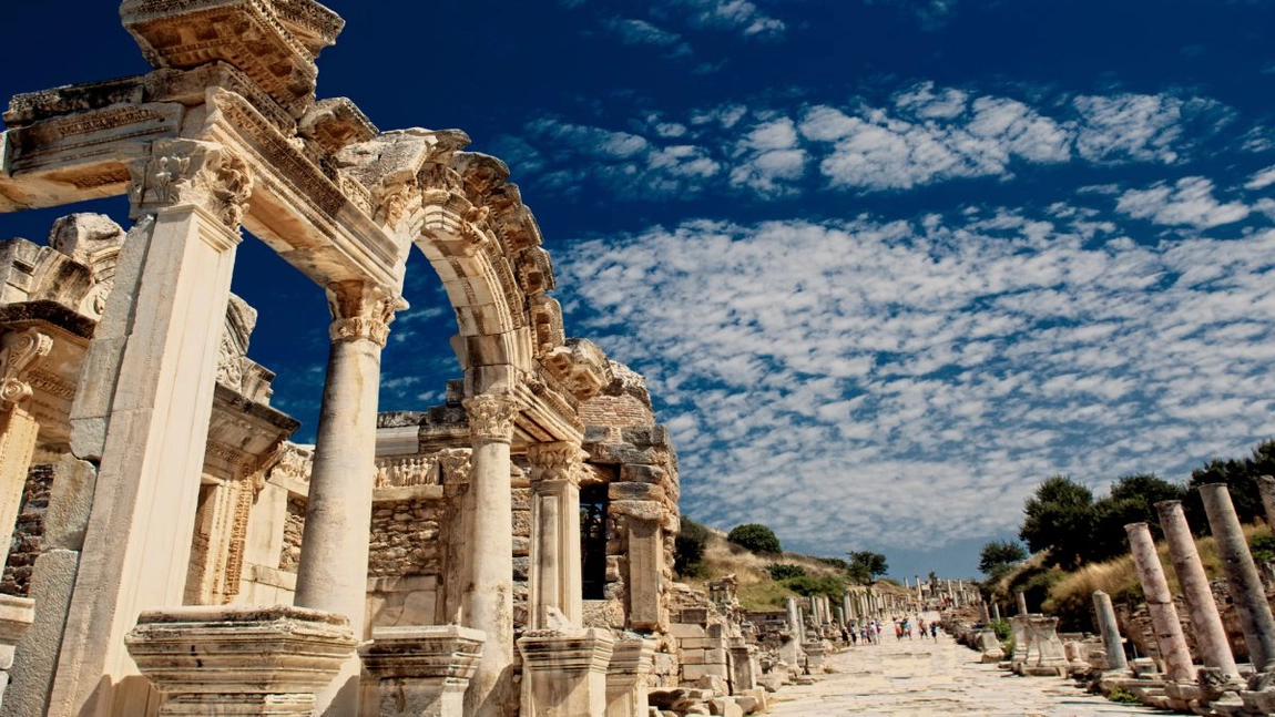 Vrei să vizitezi Efes, Turcia? Iată tot ce trebuie să știi despre acest loc. Aici găsești una dintre cele Șapte Minuni ale Lumii Antice!