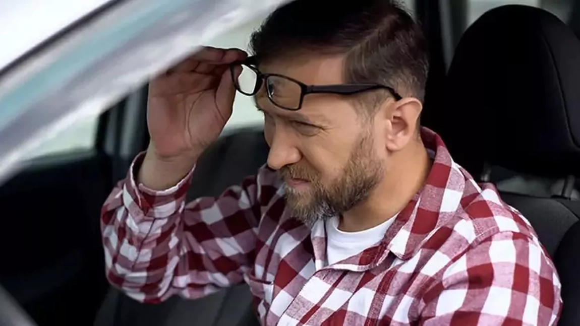 Lege nouă pentru șoferii care poartă ochelari: controale rutiere mai dure și risc crescut de a fi opriți în trafic