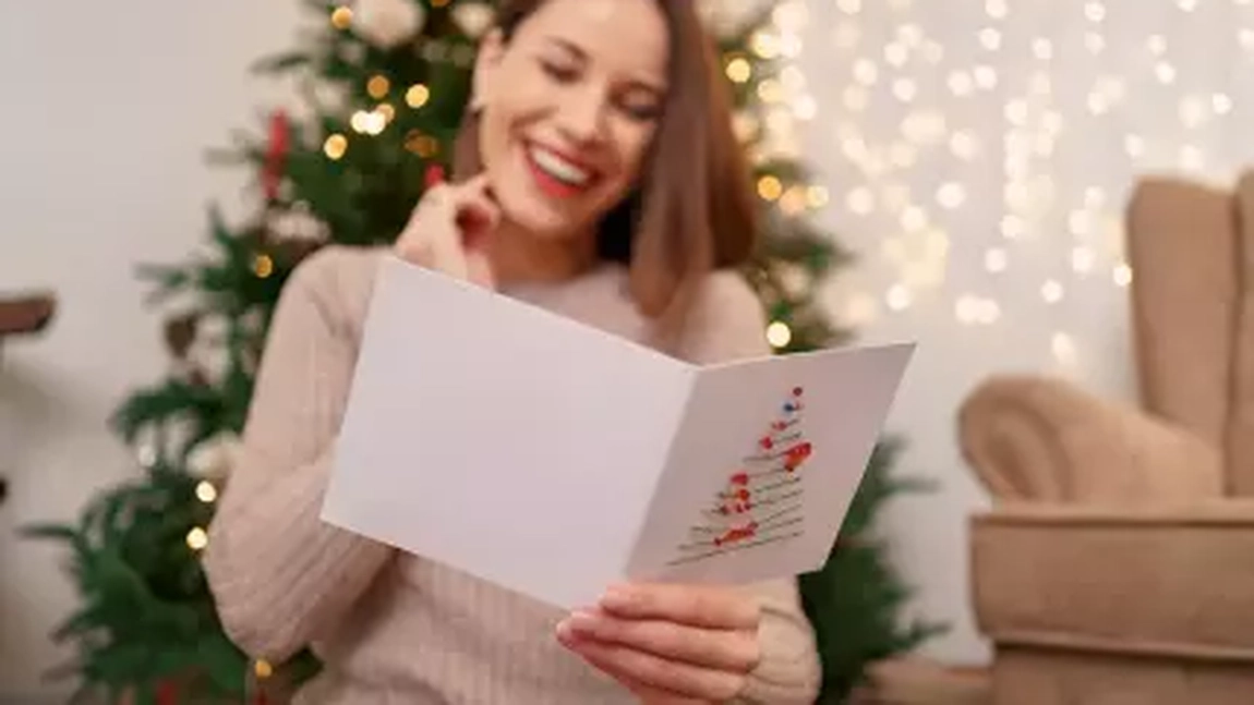 Ești departe de casă și nu îți poți petrece sărbătorile alături de cei dragi? Iată câteva mesaje frumoase de Crăciun pe care să le trimiți persoanelor apropiate!