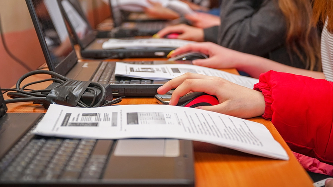 Sfârșitul notelor „după ureche”. Elevii vor fi evaluați după reguli clare din toamnă