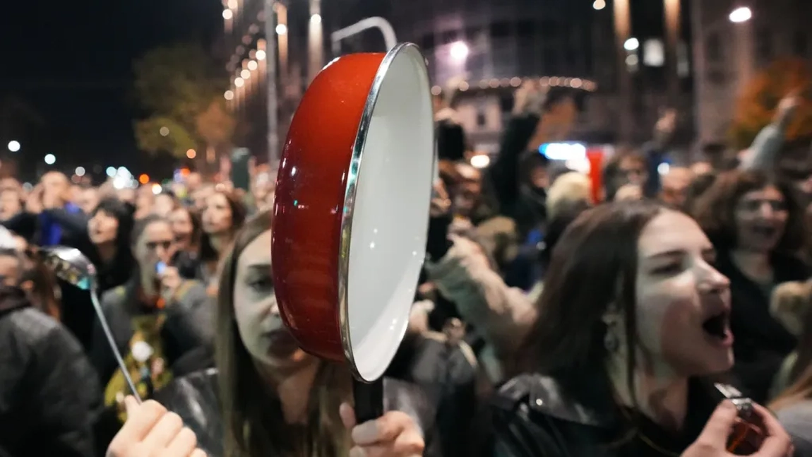 Tensiune maximă în Serbia. Mitingurile pentru și împotriva lui Aleksandar Vucic se ciocnesc în centrul Belgradului