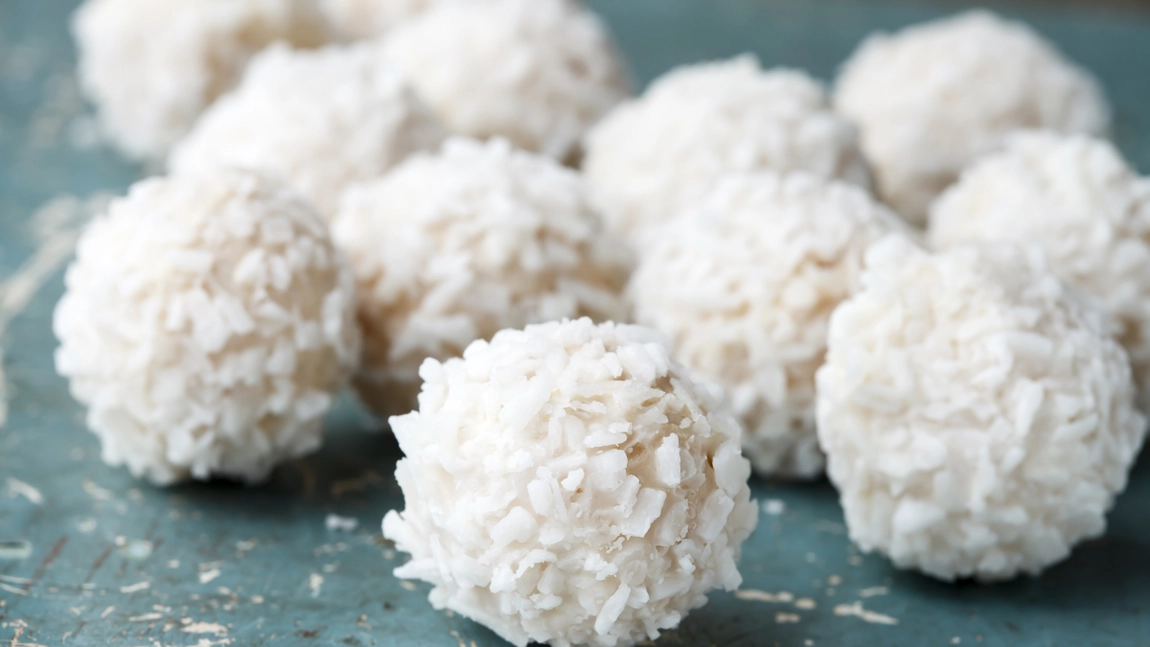 Raffaello cu lapte condensat – Rețetă simplă și delicioasă, fără coacere