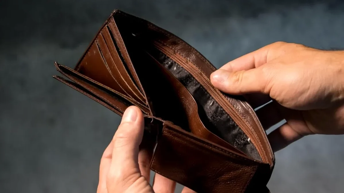 Anul 2026 vine cu taxe suplimentare: cine va resimți cel mai mult creșterile