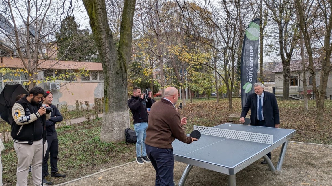 Două mese de tenis au fost instalate în campusul UAIC