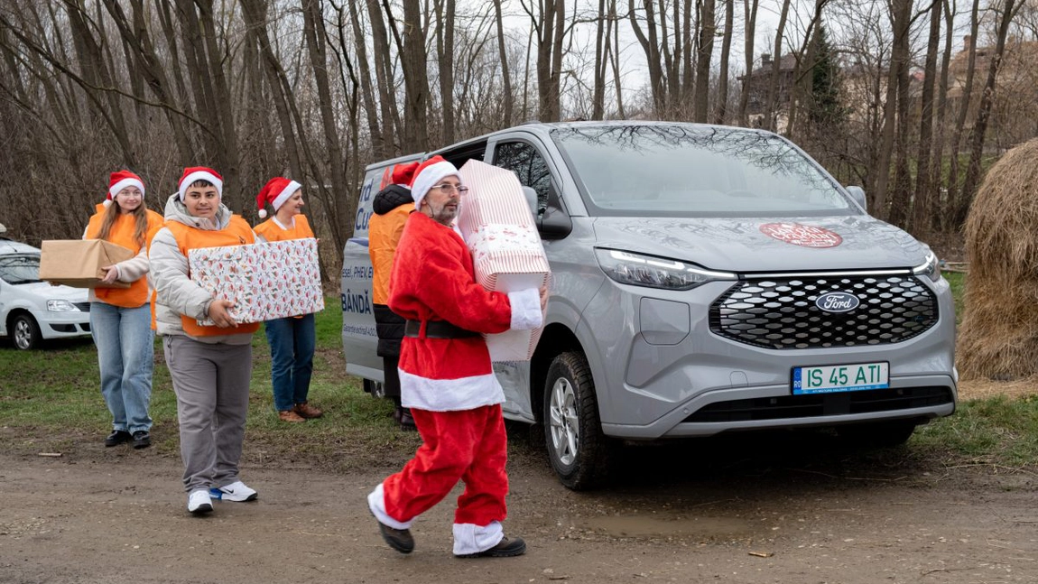 Bucurii de Crăciun pentru familiile numeroase din Arhiepiscopia Iașilor: 420 de copii au primit darurile mult visate