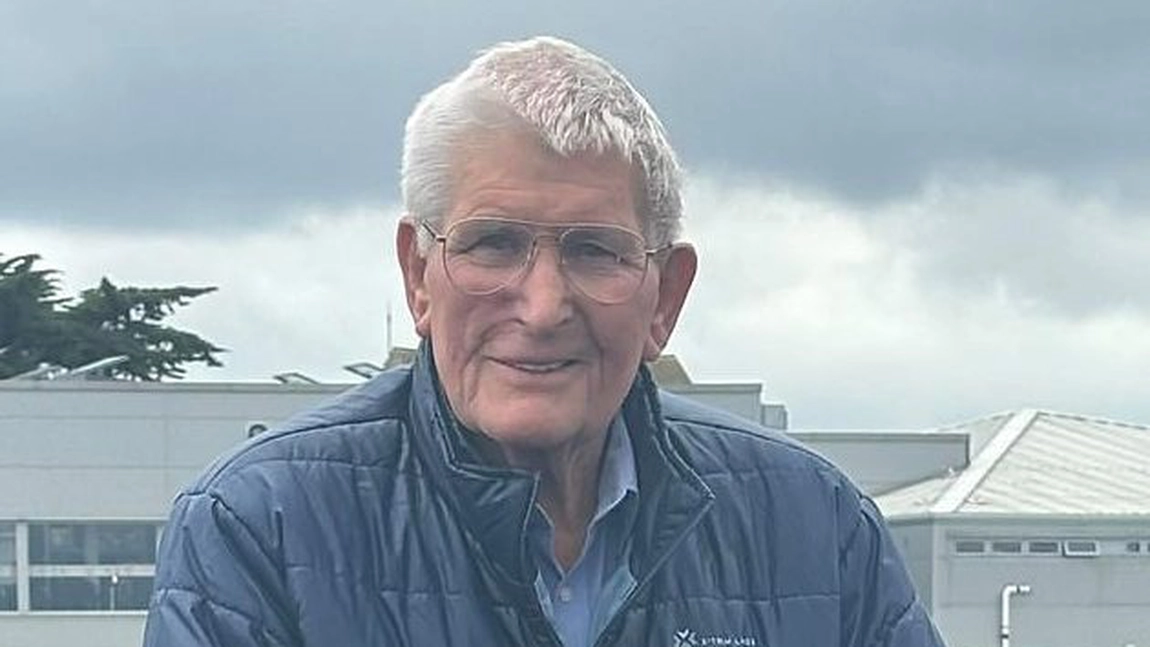 Un bătrân a fost amendat cu o sumă uriașă în timp ce se plimba liniștit pe stradă! Motivul este cu totul ridicol!