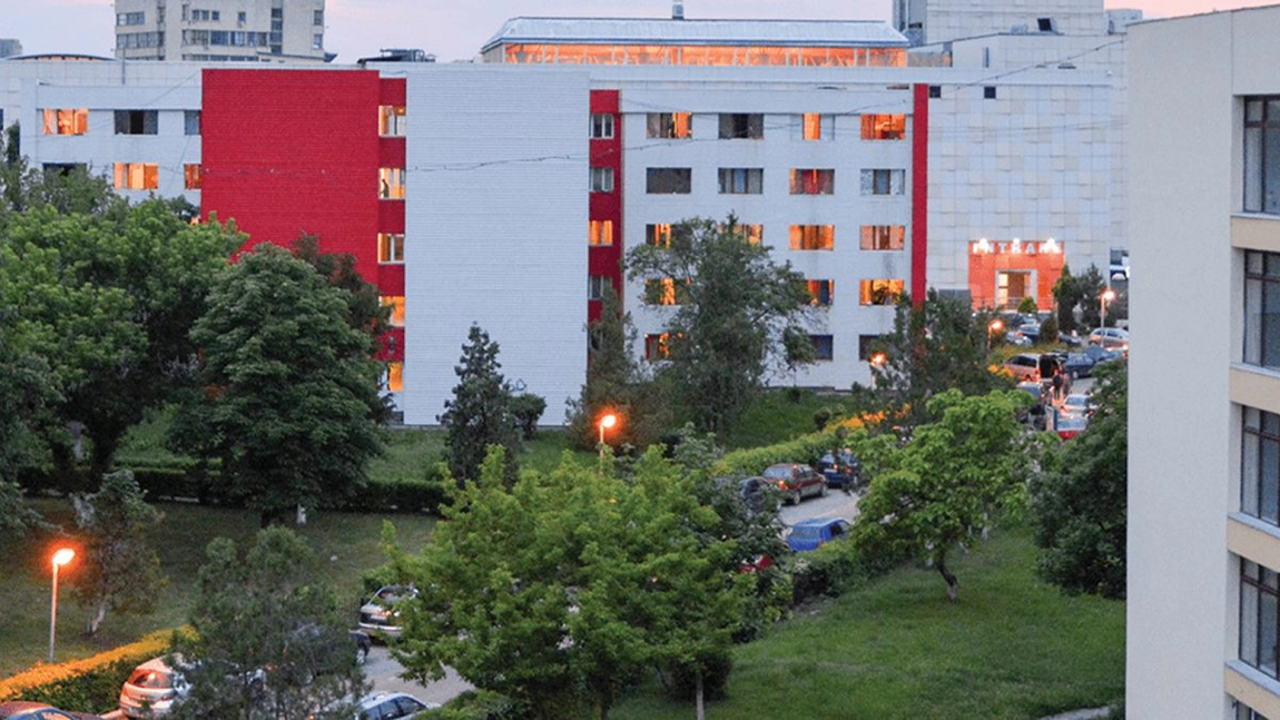 TUIASI instalează panouri fotovoltaice pe căminele din Campusul „Tudor Vladimirescu”. Cât costă toată această investiție