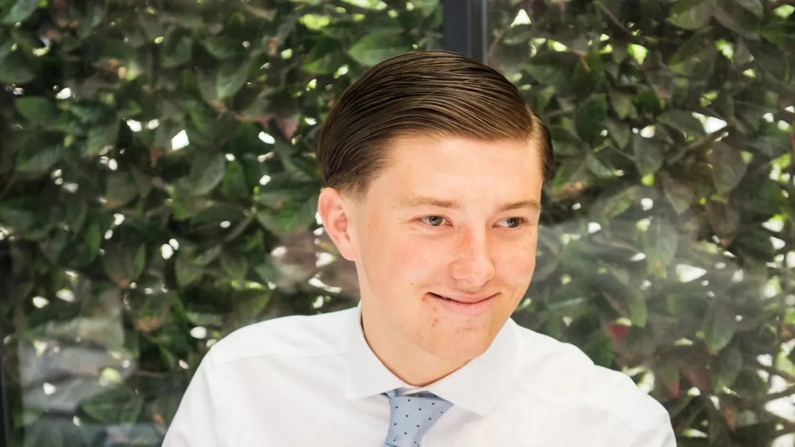 Henry, un tânăr de 18 ani, a murit înjunghiat pe stradă. Familia este devastată