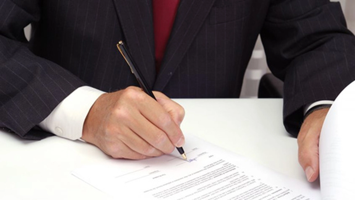 Aceștia sunt afaceriștii din Iași, agreați de PNL, care au primit în 2025 sute de contracte fără licitație! Valoarea totală depășește 2 milioane de euro  