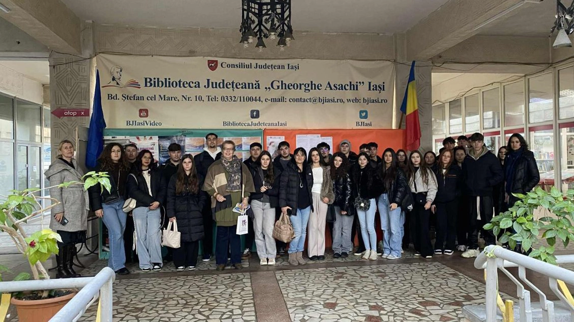 Elevi de la Colegiul Economic „Ion Ghica” Bacău, în vizită la Biblioteca Județeană „Gh. Asachi” Iași