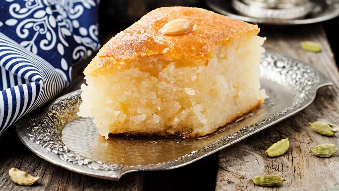 Budincă de griș însiropată cu lapte – Rețetă simplă, pufoasă și delicioasă