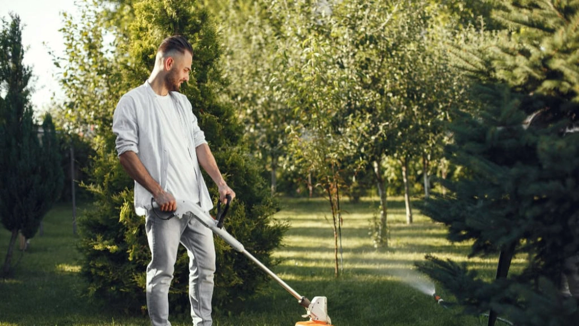 Cât ulei se pune în benzină la motocoasă? Iată cât de important este să pui un raport corect