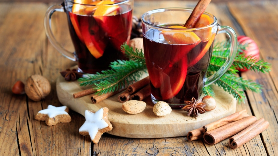Află de ce să bei un ceai cu gust de vin fiert. O alternativă aromată pentru serile reci