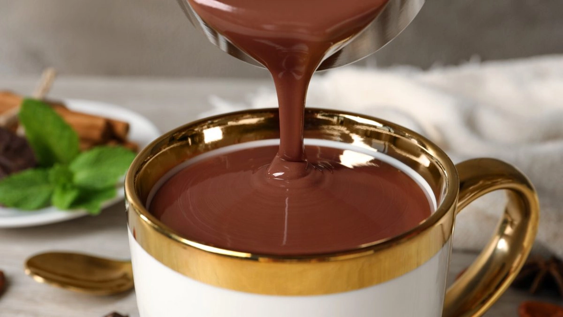 Ciocolată caldă fără zahăr – Rețetă simplă și aromată, ideală pentru zilele reci