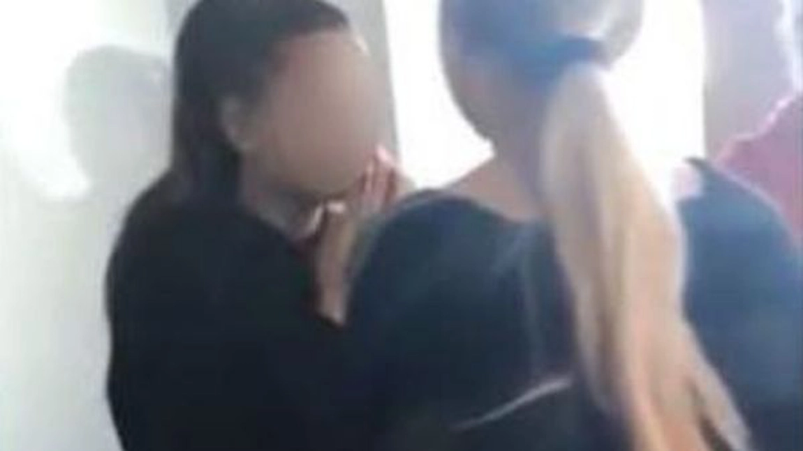 O elevă a fost răpită și bătută de șase colege de clasă! De la ce a pornit tot scandalul