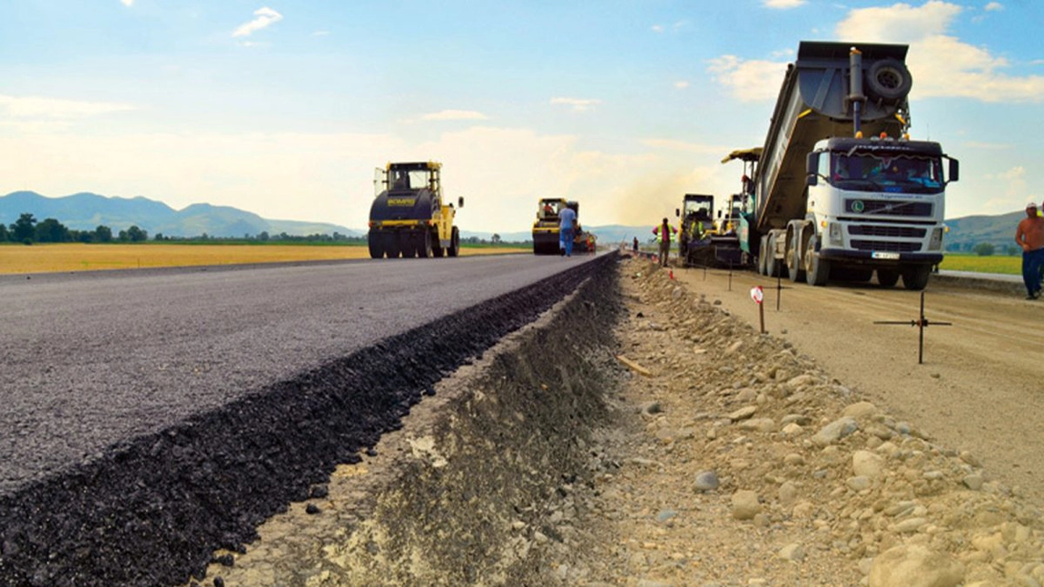 Drumurile din comuna Oțeleni vor fi modernizate! Primăria caută firme pentru executarea lucrărilor în valoare de peste 2,4 milioane de euro