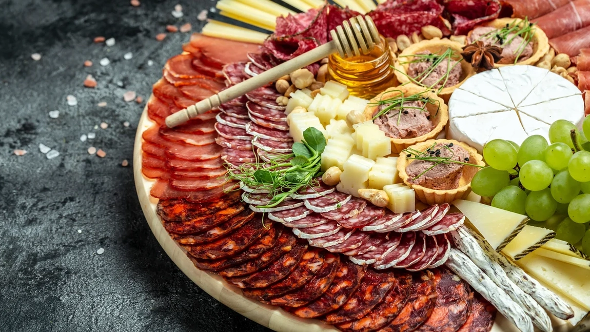 Idei de platou aperitiv pentru 10 persoane – Rețetă simplă, dar spectaculoasă, ideală pentru mesele festive